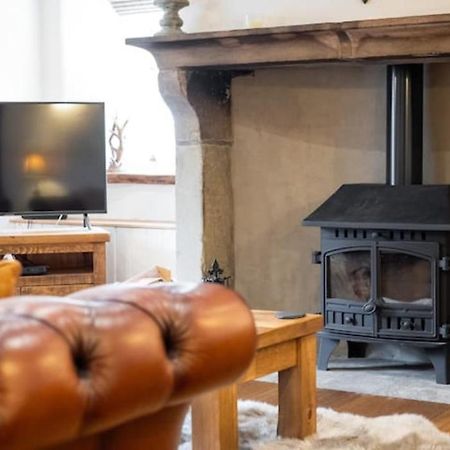 5 Star Cottage On The Green With Log Burner - Dog Friendly Austwick Экстерьер фото