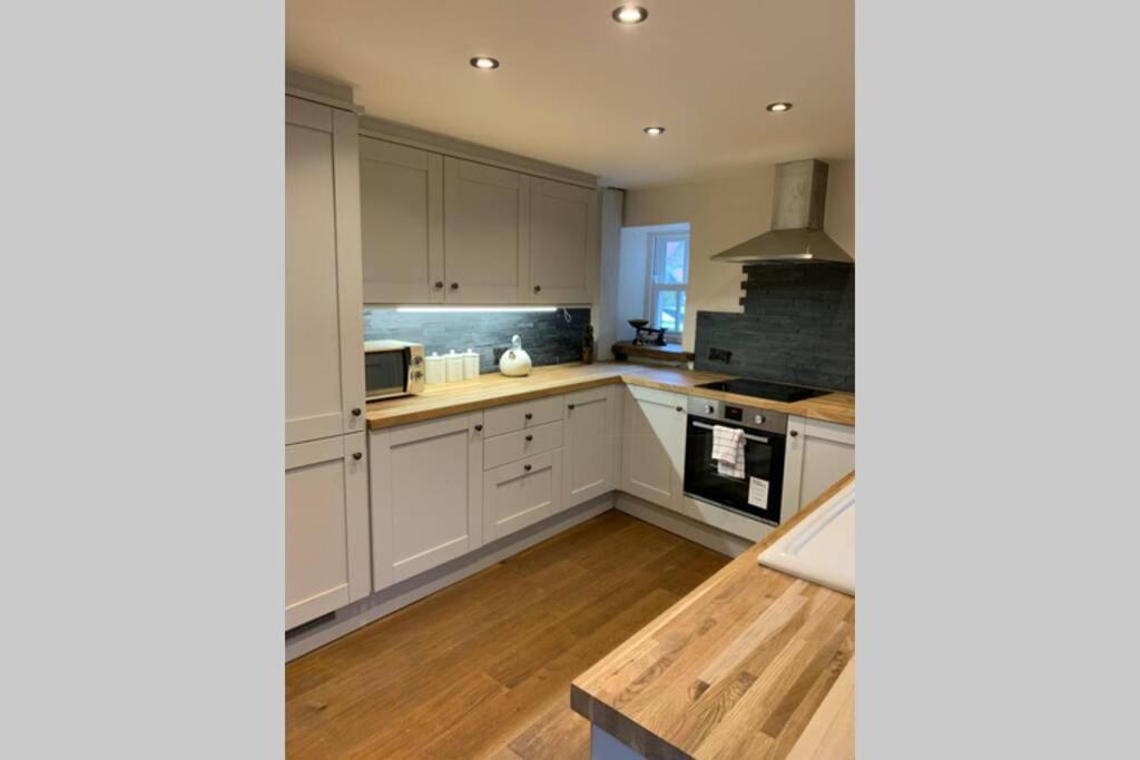 5 Star Cottage On The Green With Log Burner - Dog Friendly Austwick Экстерьер фото
