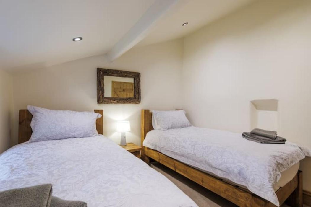 5 Star Cottage On The Green With Log Burner - Dog Friendly Austwick Экстерьер фото