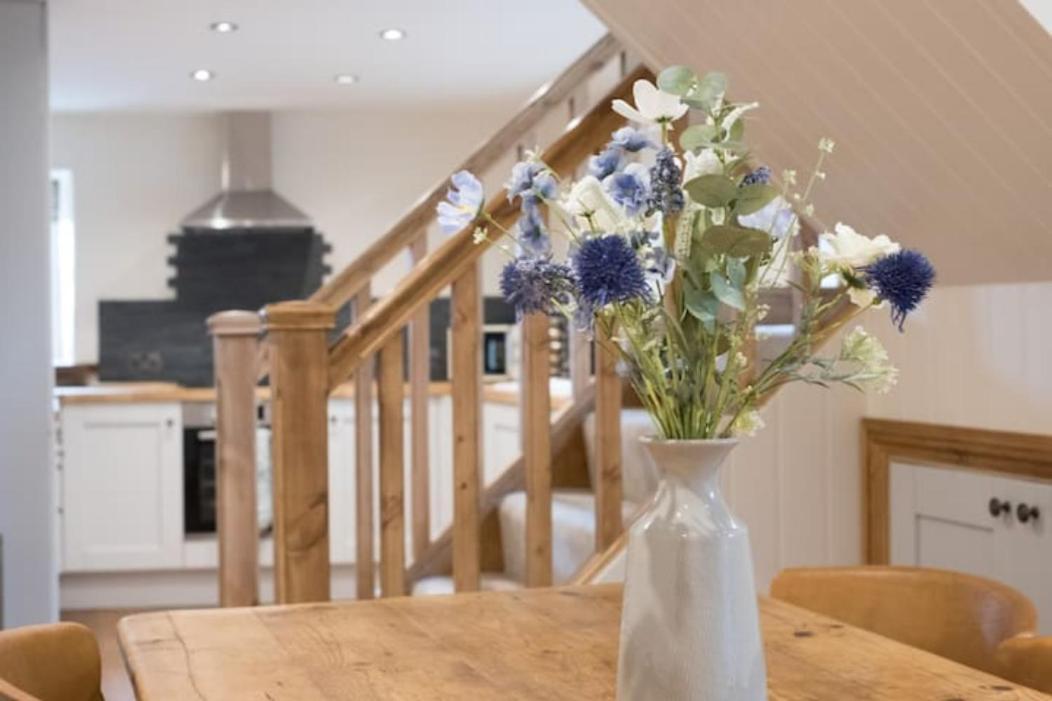 5 Star Cottage On The Green With Log Burner - Dog Friendly Austwick Экстерьер фото