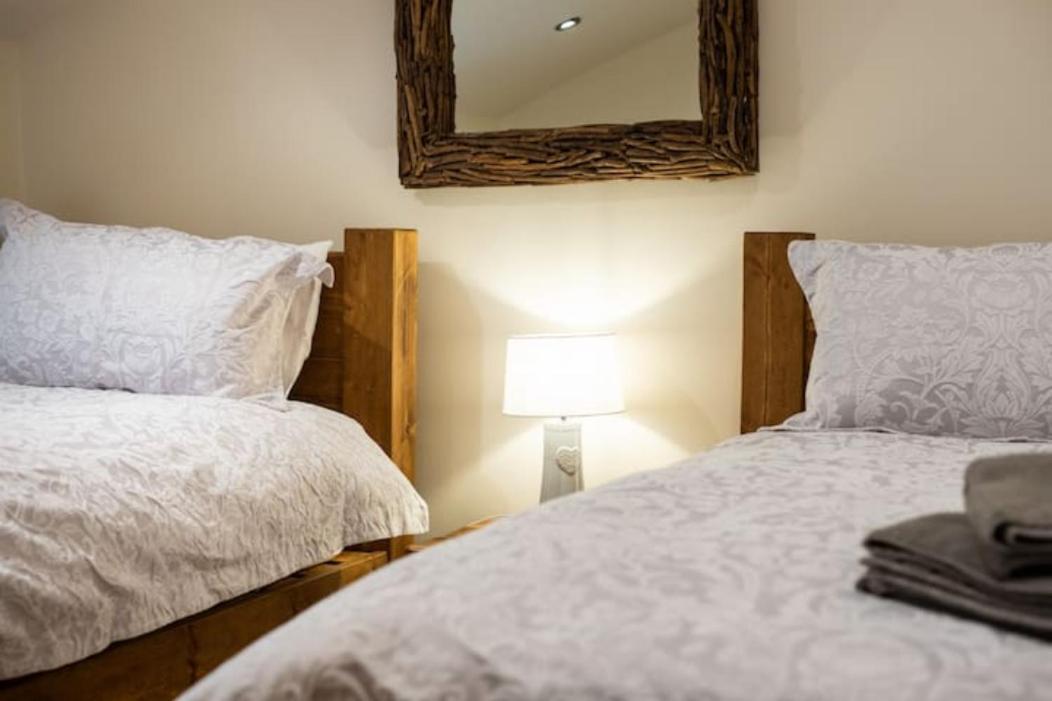 5 Star Cottage On The Green With Log Burner - Dog Friendly Austwick Экстерьер фото